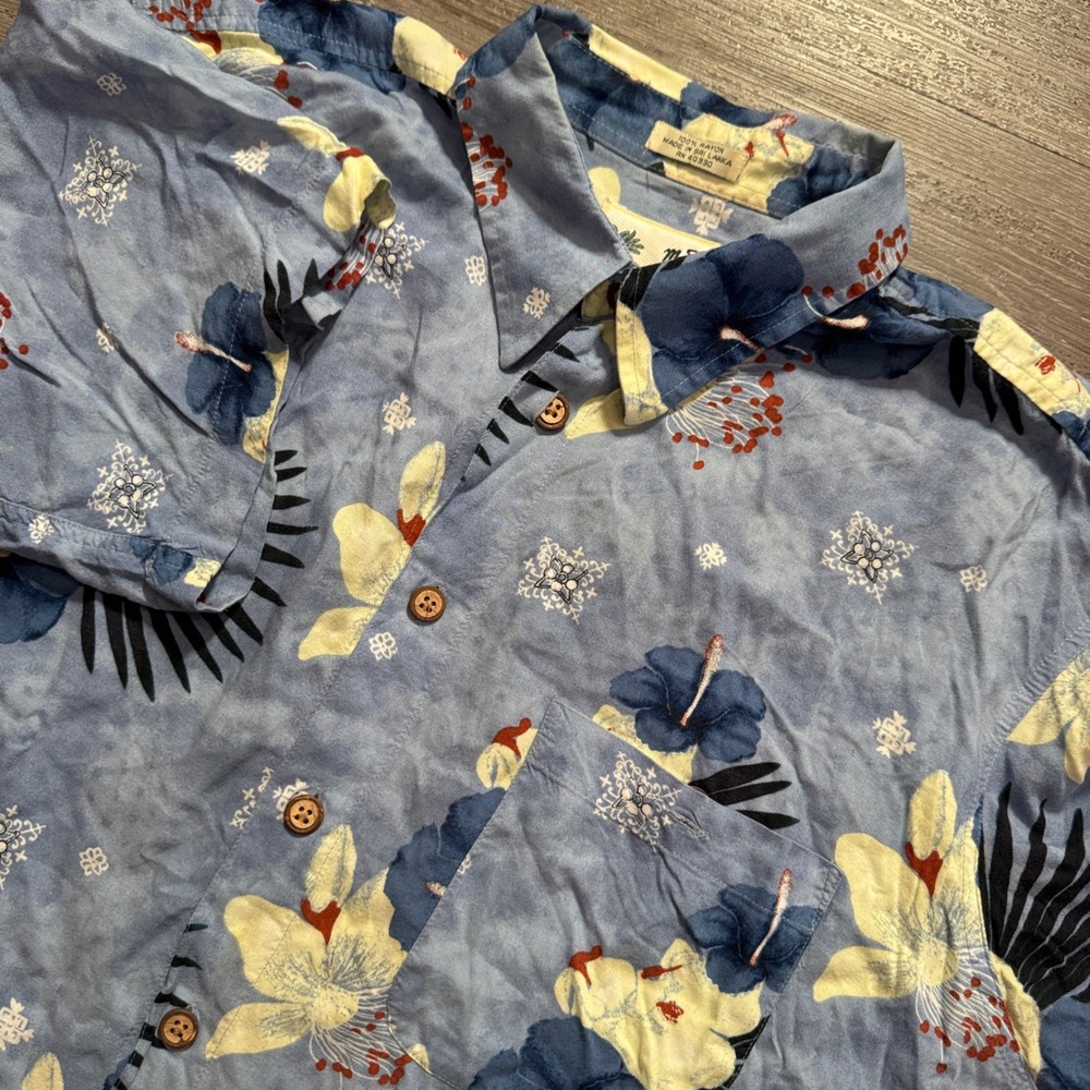 ME Sport Shirt Men XL Blue Floral Rayon Vacation Costal Tropical Hawaiian Resort